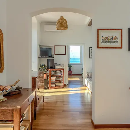 Il Castello - Beautiful Beachfront Apartmán