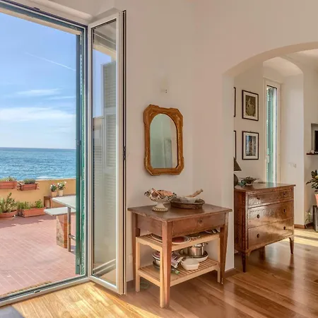 Apartment Il Castello - Beautiful Beachfront Bogliasco